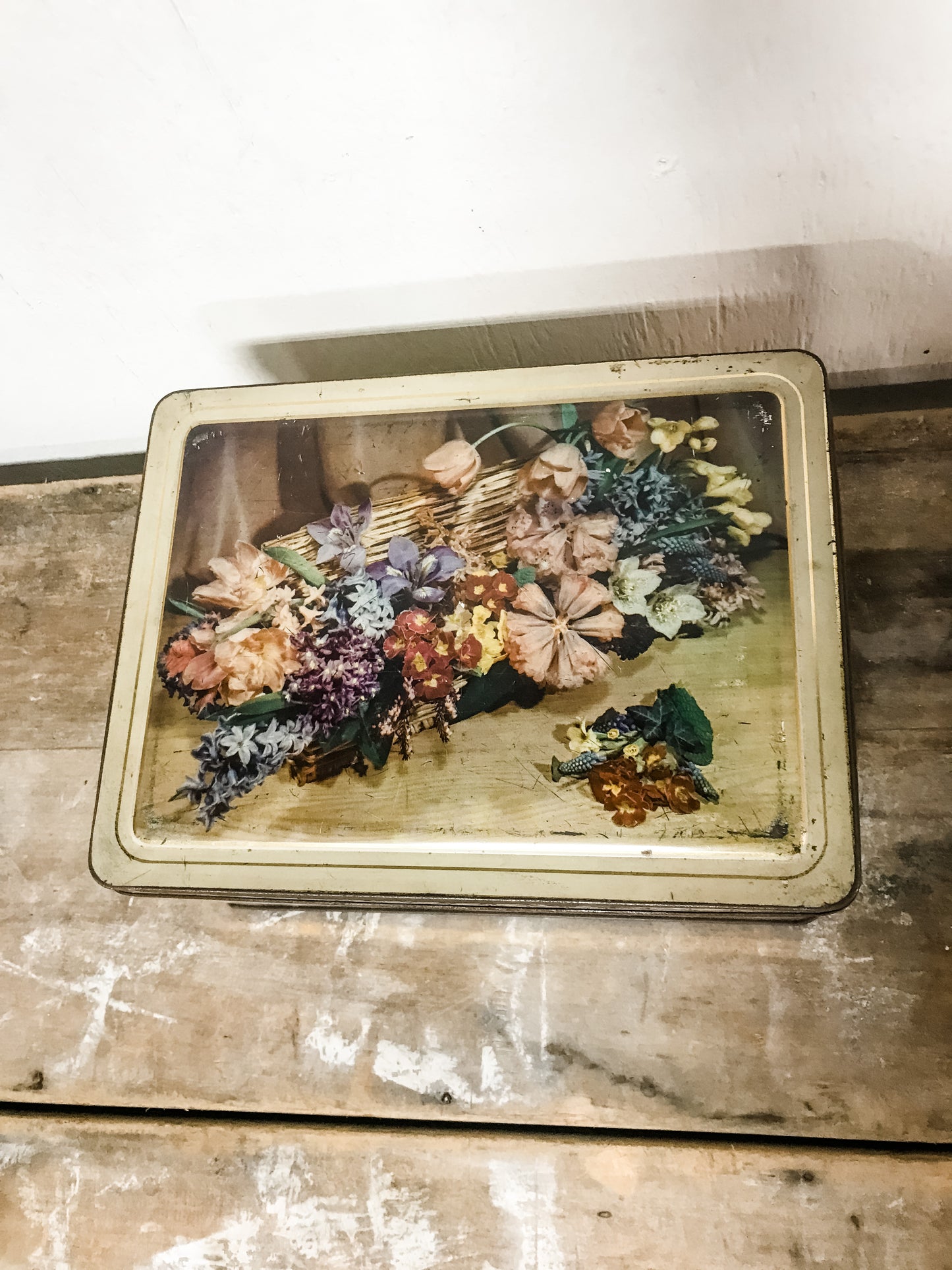 Vintage English Tin image 0