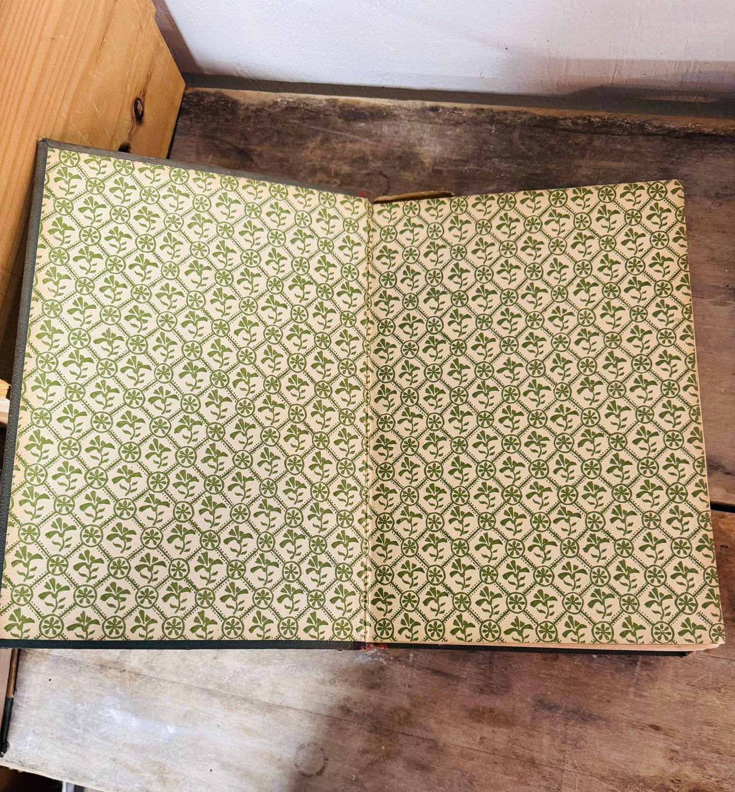 Vintage French Encyclopedia – "Grand Mémento Encyclopédique Larousse" Tome 2 | Mid-Century Scientific Reference Book