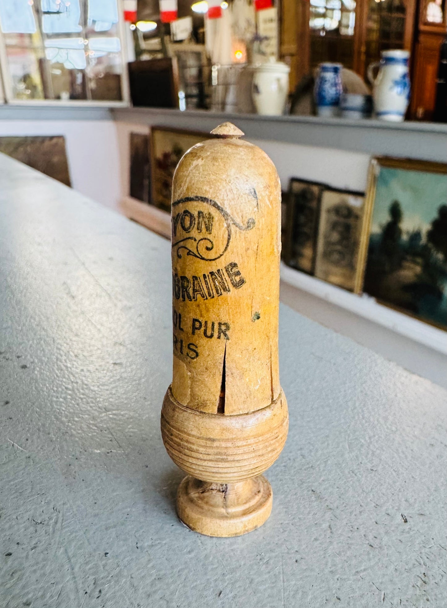 “Crayon Anti-Migraine au Menthol Paris” Wooden Stick / Holder